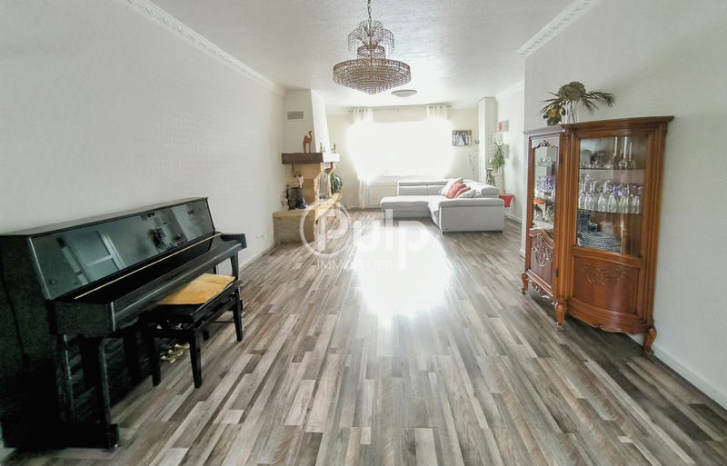 Maison - 210 m² - 6 pièces