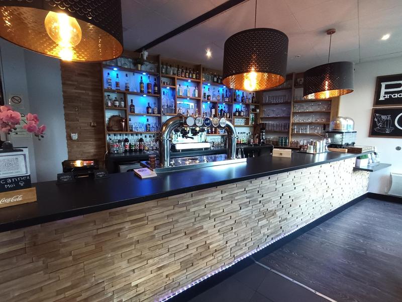 Local commercial - 310 m² - 7 pièces