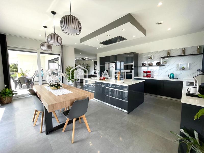 Maison - 193 m² - 7 pièces