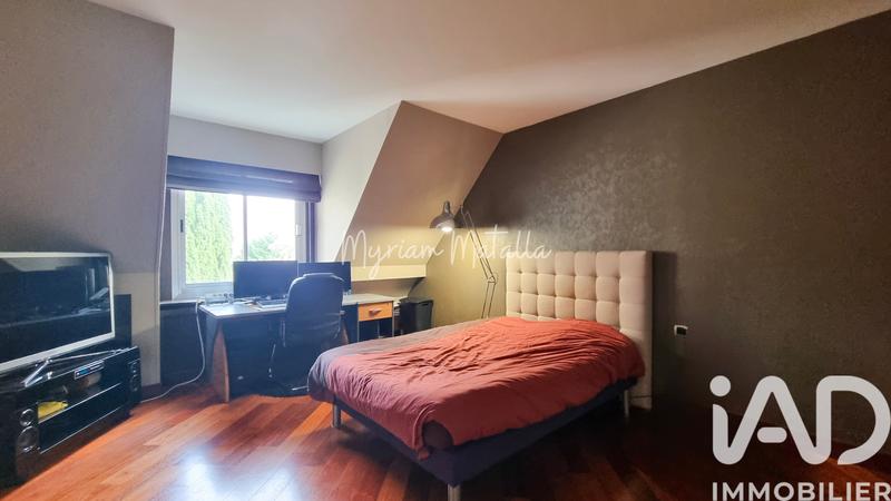 Maison - 220 m² - 8 pièces