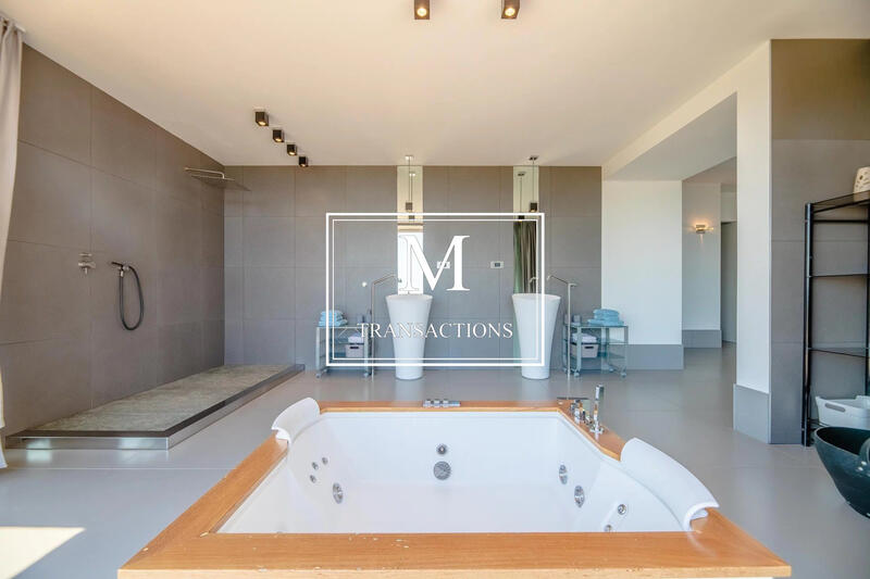 Villa - 370 m² - 9 pièces