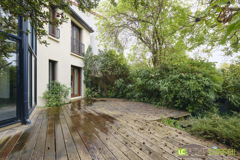 Maison contemporaine - 201 m² - 9 pièces