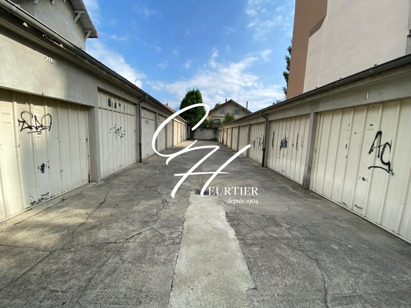 Parking / Garage - 12 m²