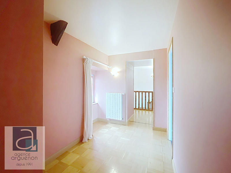 Maison - 210 m² - 8 pièces