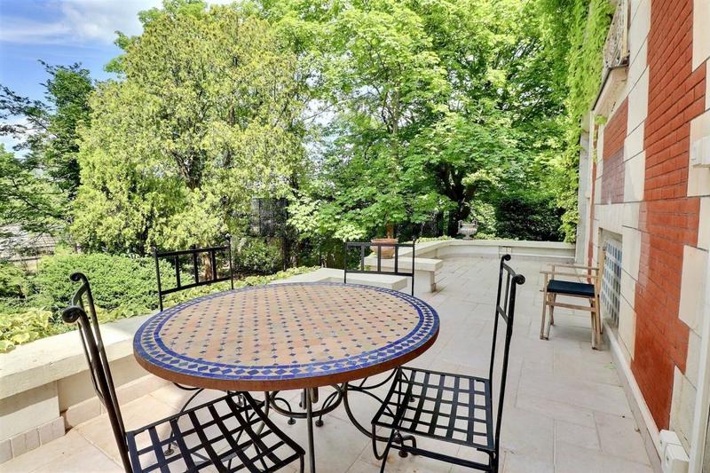 Propriété - 300 m² - 11 pièces