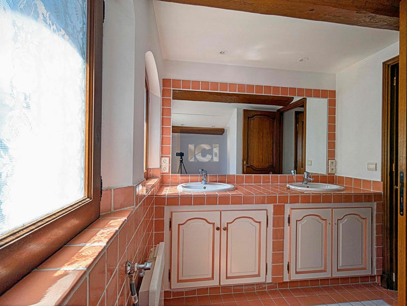 Villa - 356 m² - 11 pièces