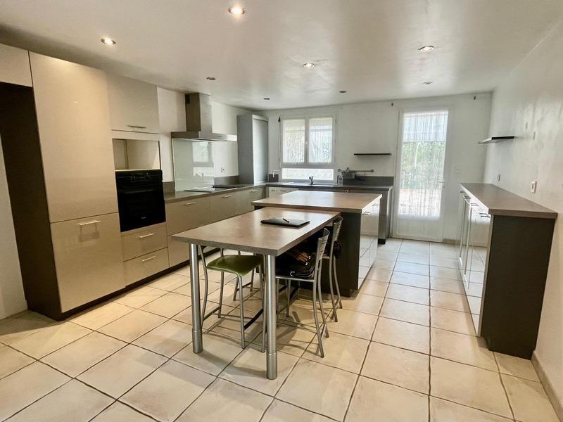 Propriété - 274 m² - 8 pièces