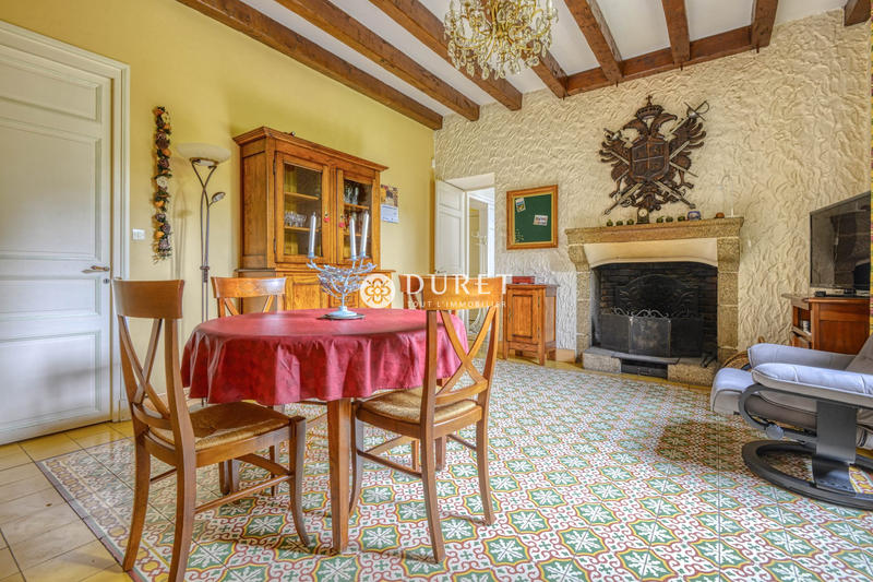 Maison - 214 m² - 10 pièces