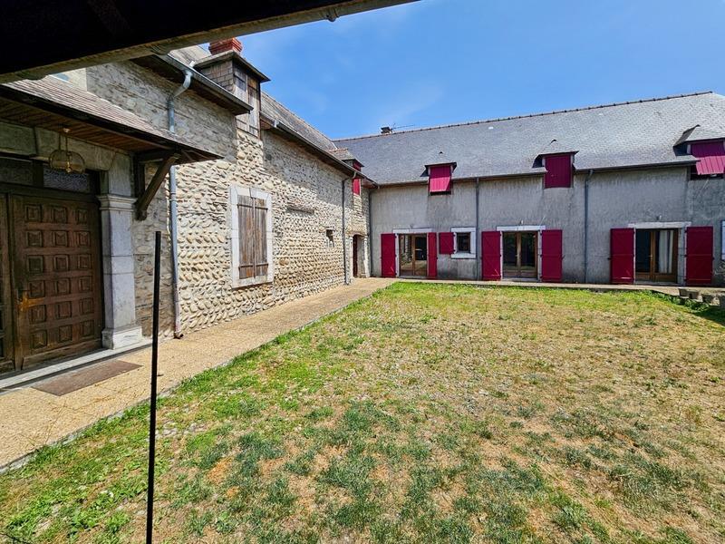 Maison - 453 m² - 14 pièces