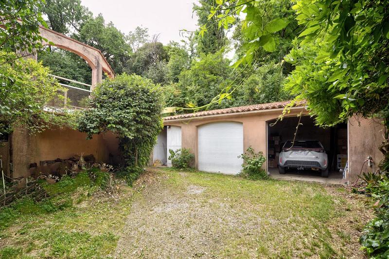 Maison - 328 m² - 9 pièces