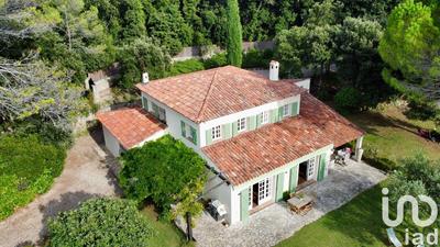 Maison - 270 m² - 6 pièces