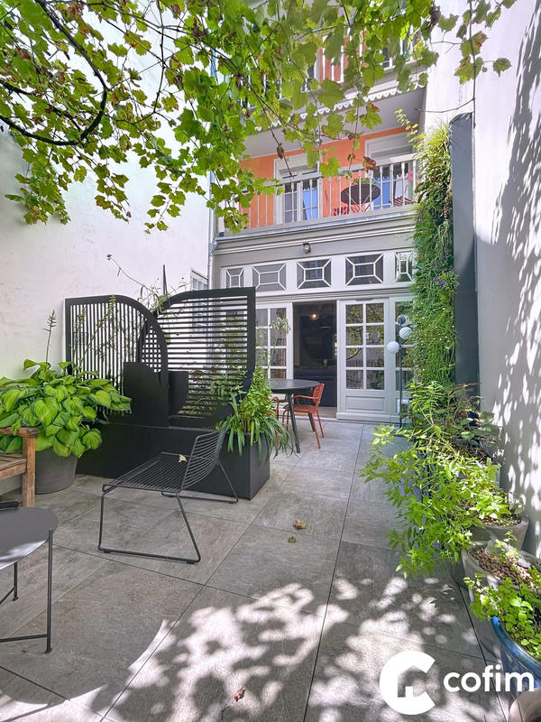 Maison - 240 m² - 5 pièces