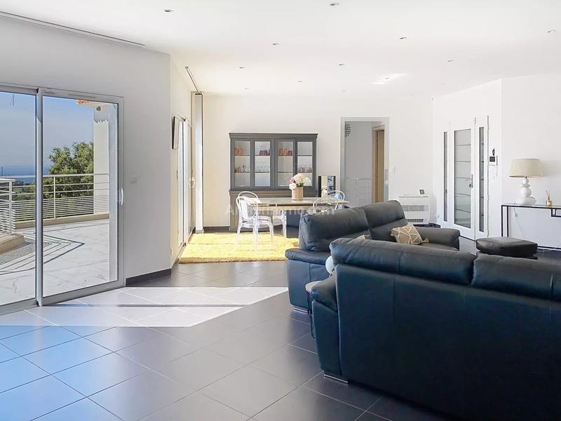 Maison - 185 m² - 6 pièces