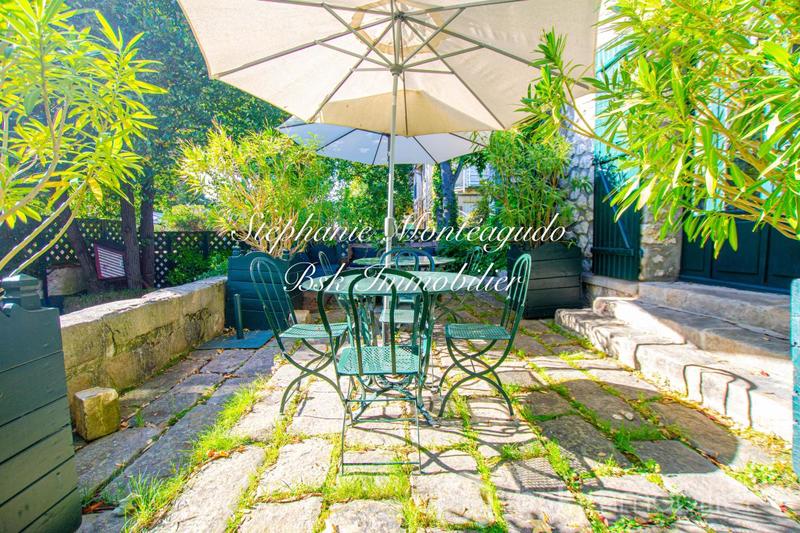 Demeure - 243 m² - 7 pièces