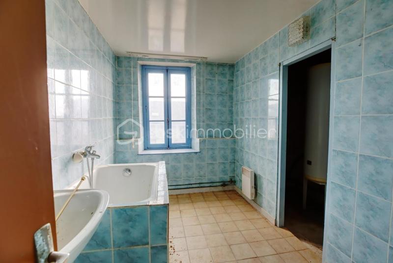 Maison traditionnelle - 234 m² - 6 pièces