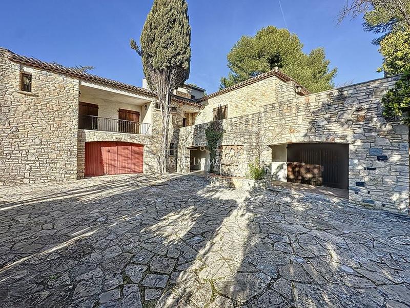 Maison provençale - 440 m² - 7 pièces