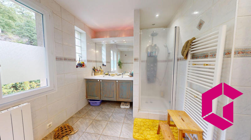 Maison - 182 m² - 8 pièces