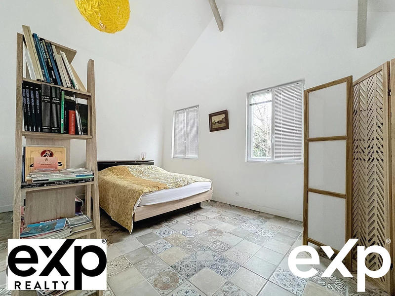 Maison - 240 m² - 7 pièces