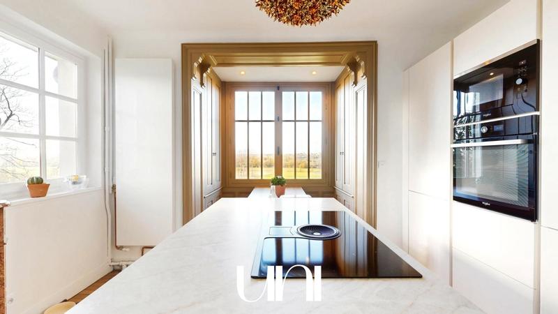 Maison - 280 m² - 9 pièces