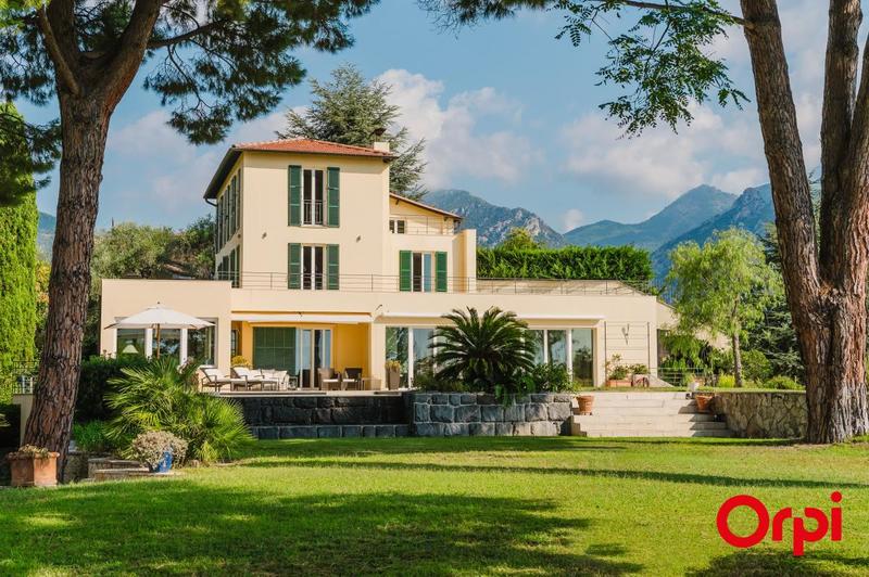 Villa - 366 m² - 11 pièces