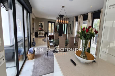 Villa - 208 m² - 5 pièces