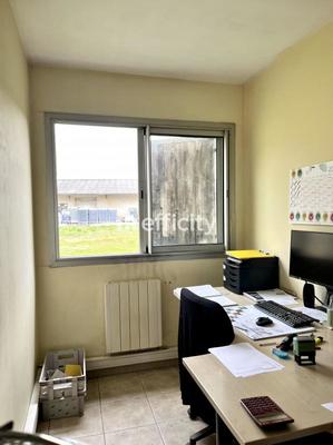 Bureau - 608 m²