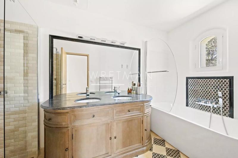 Villa - 260 m² - 10 pièces