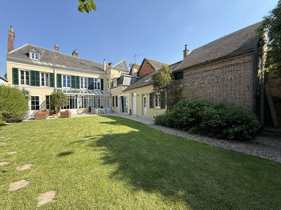 Maison - 270 m² - 9 pièces