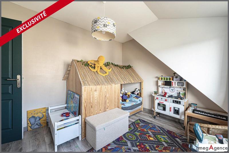 Maison - 161 m² - 9 pièces