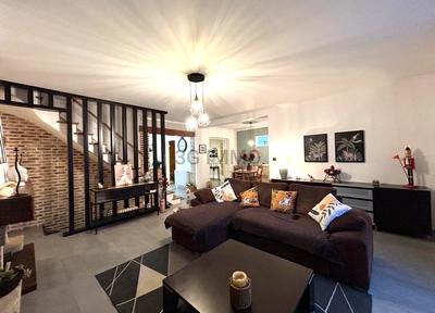 Maison - 210 m² - 6 pièces