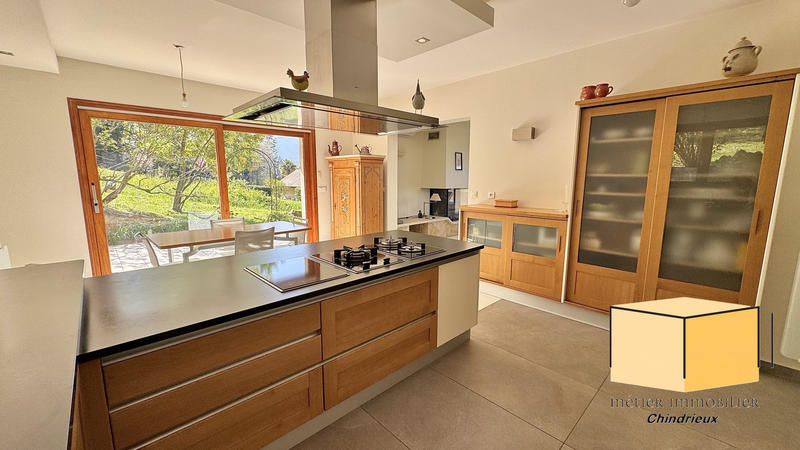 Villa - 166 m² - 6 pièces