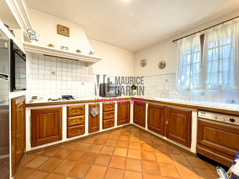 Maison - 256 m² - 10 pièces