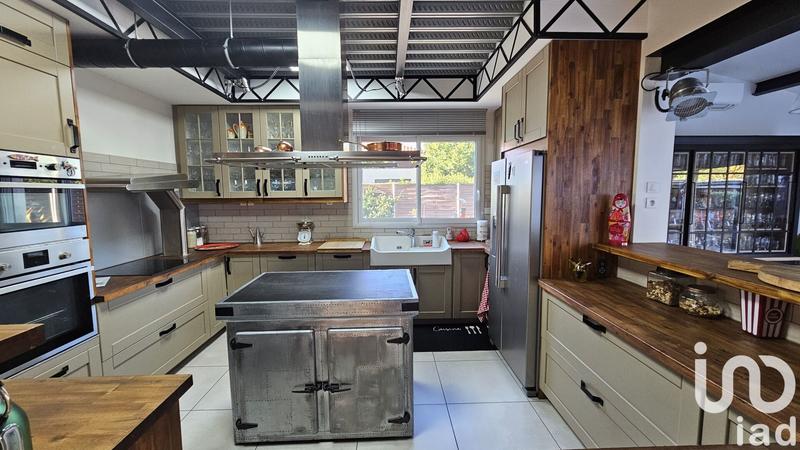 Maison - 214 m² - 7 pièces