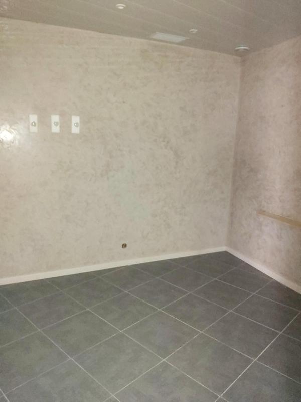 Local commercial - 101 m² - 6 pièces