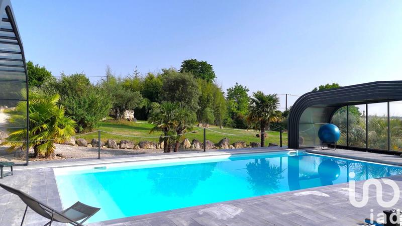 Maison - 940 m² - 23 pièces