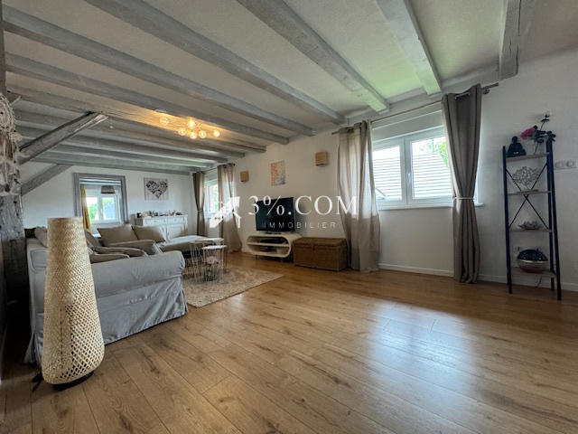 Demeure - 251 m² - 8 pièces