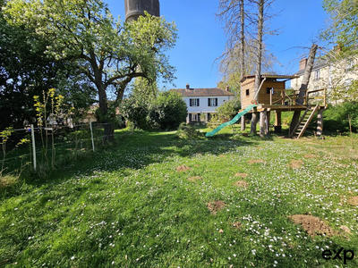 Maison - 243 m² - 9 pièces