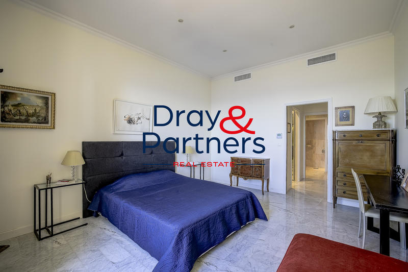 Appartement - 102 m² - 2 pièces