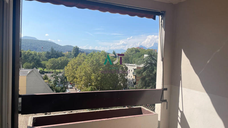 Appartement - 102 m² - 5 pièces