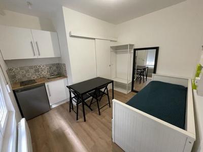 Studio - 11 m² - 1 pièce