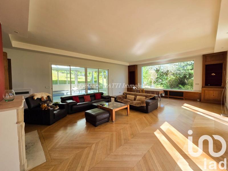 Maison - 410 m² - 9 pièces