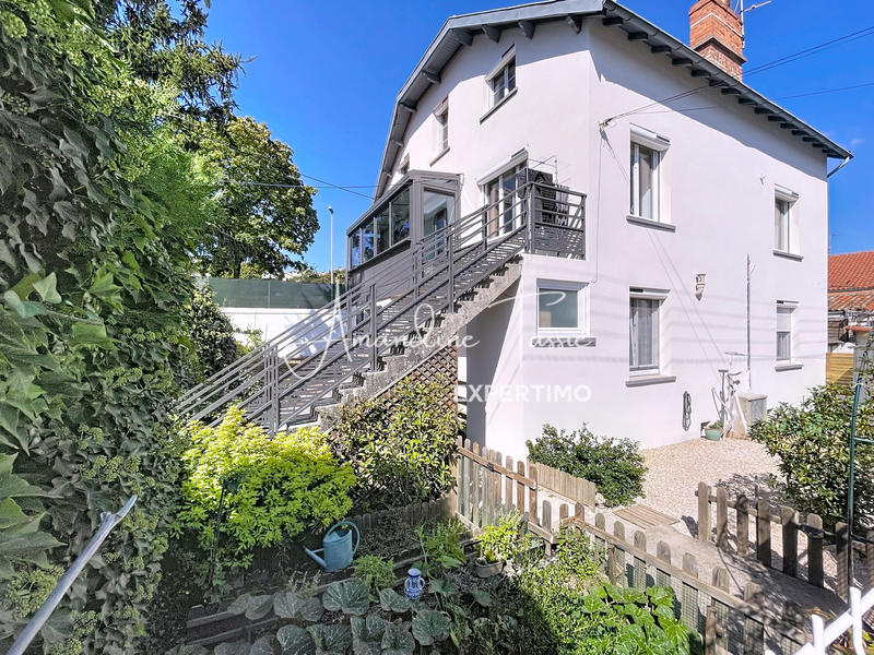 Appartement - 90 m² - 4 pièces