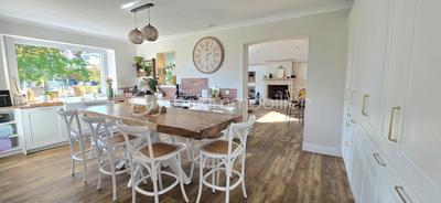 Maison - 280 m² - 7 pièces