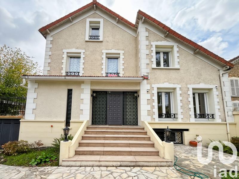 Maison - 240 m² - 9 pièces