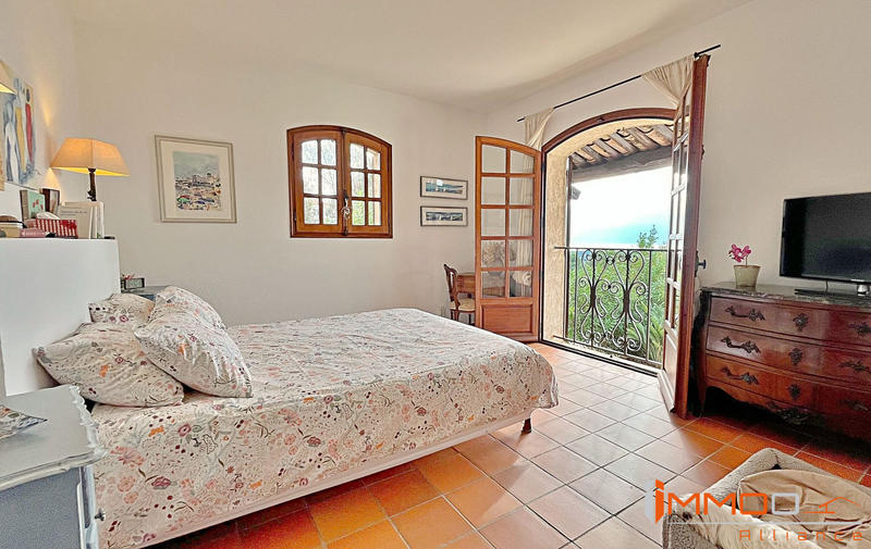 Villa - 215 m² - 9 pièces