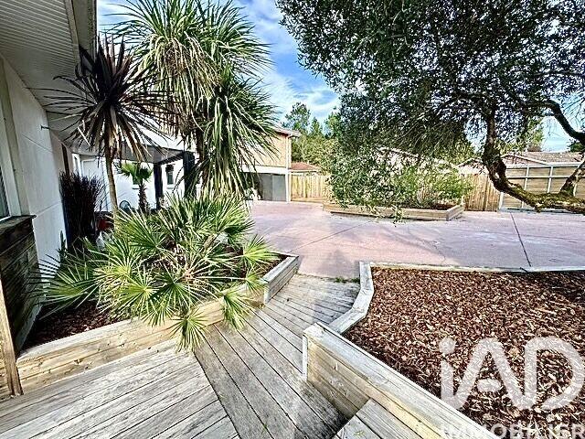 Maison - 270 m² - 8 pièces