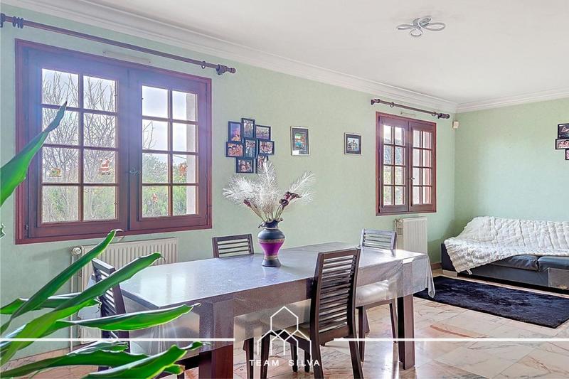 Pavillon - 220 m² - 7 pièces