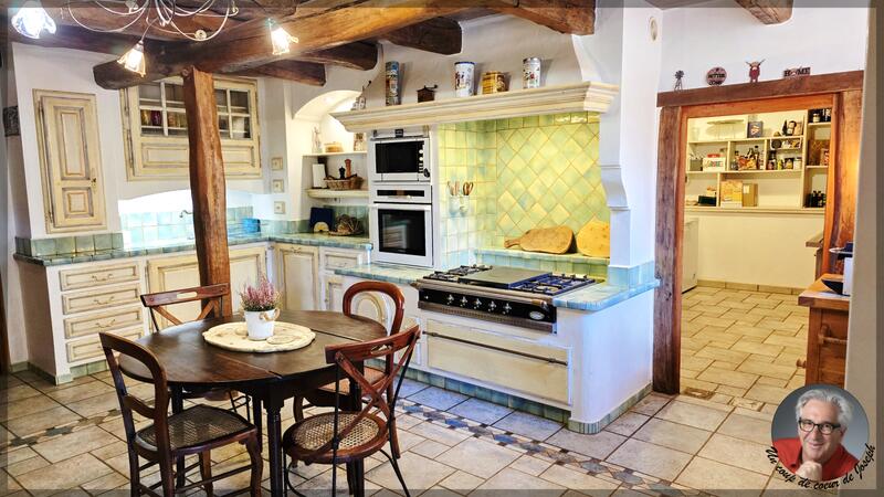 Propriété - 290 m² - 15 pièces