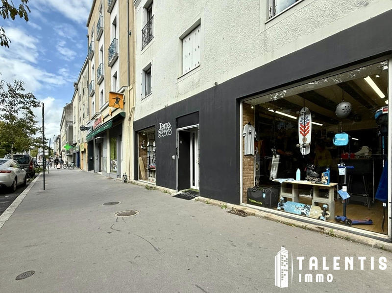 Local commercial - 121 m² - 4 pièces