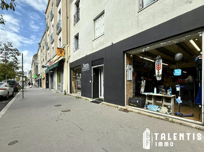 Local commercial - 121 m² - 4 pièces